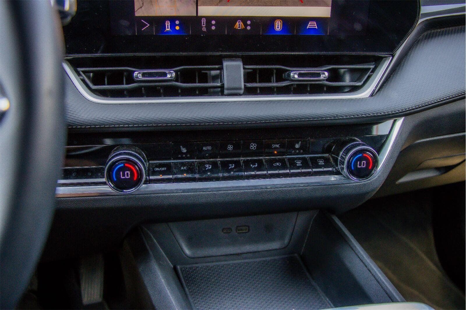 Used 2025 Chevrolet Equinox LT w/ Convenience Package II FWD image 14