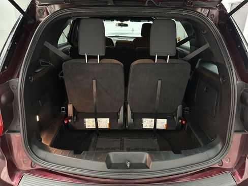 Used 2018 Ford Explorer XLT image 32