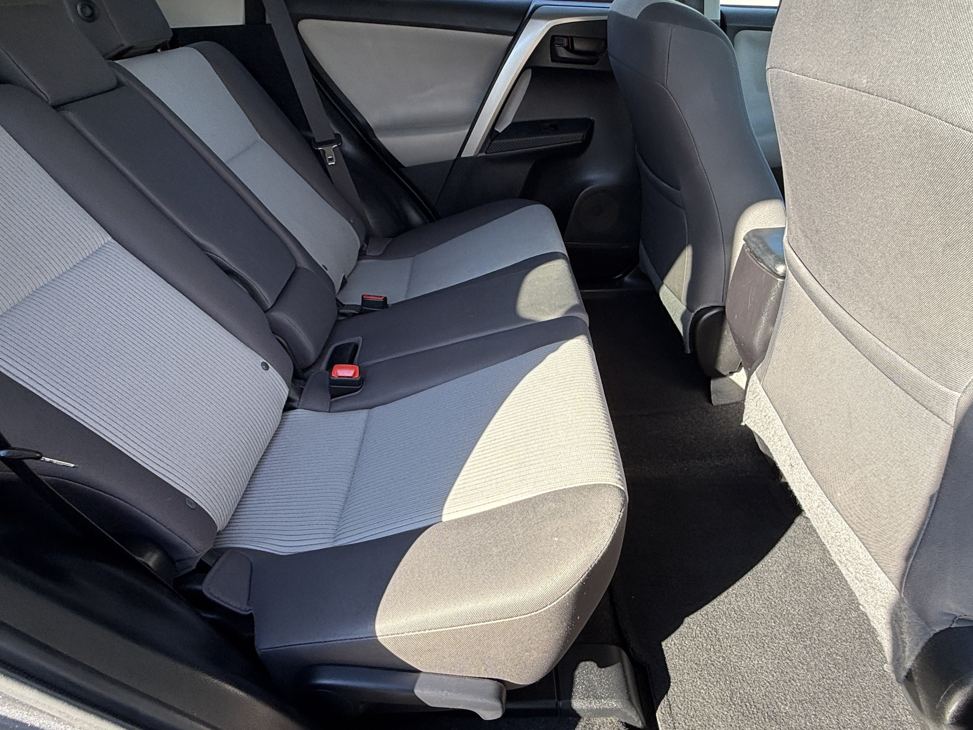 Used 2015 Toyota RAV4 LE AWD/4WD image 15