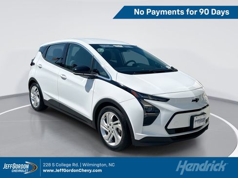Used 2023 Chevrolet Bolt LT w/ Driver Confidence Package FWD image 1