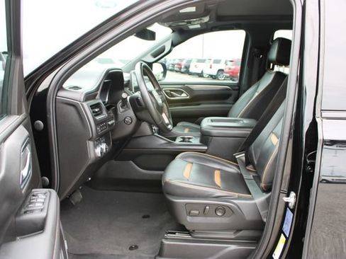 Used 2023 GMC Yukon AT4 w/ AT4 Premium Package AWD/4WD image 16