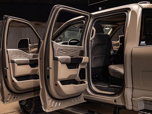 Used 2026 Ford F350 Platinum w/ Platinum Plus Package image 29