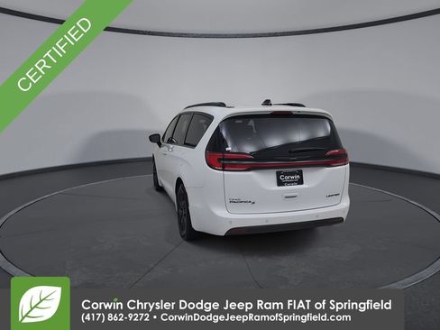 Certified 2025 Chrysler Pacifica Limited FWD image 12