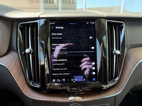 Used 2023 Volvo XC60 B5 Plus w/ Protection Package Premier image 23