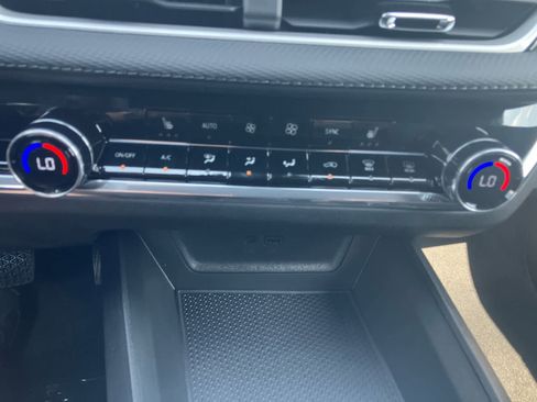 New 2026 Chevrolet Equinox LT w/ Convenience Package II FWD image 26