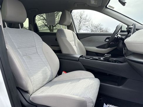 Used 2023 Nissan Rogue SV image 25