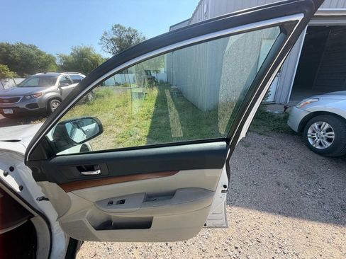 Used 2013 Subaru Outback 2.5i Limited w/ Moonroof Pkg AWD/4WD image 25