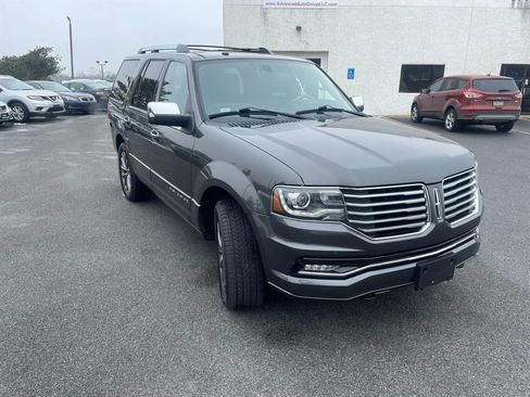Used 2017 Lincoln Navigator Select image 8