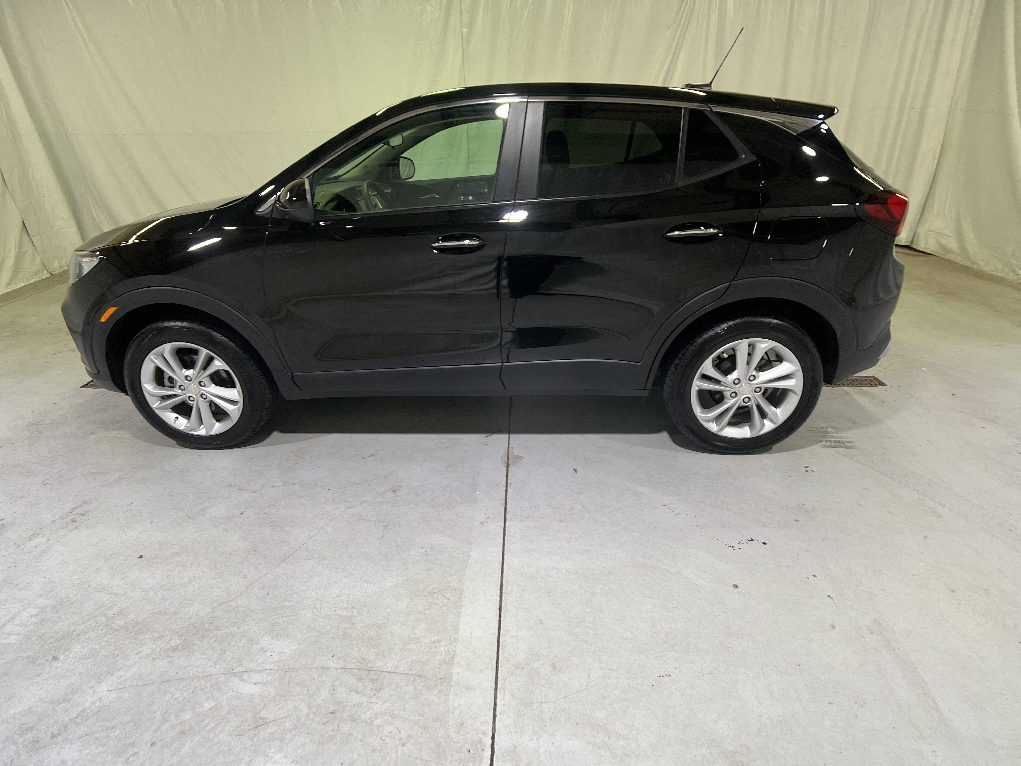 Used 2023 Buick Encore GX Preferred w/ Cold Weather Comfort Package AWD/4WD image 7