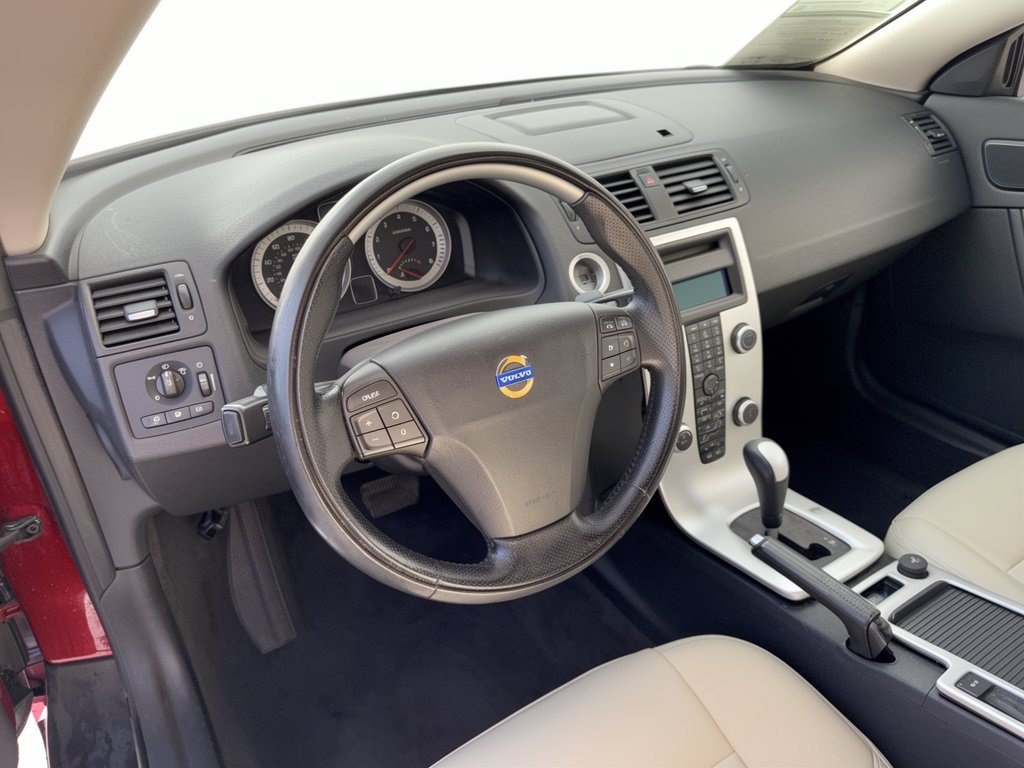 Used 2011 Volvo C70 T5 w/ Multimedia Pkg FWD image 4