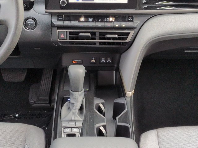 Used 2025 Toyota Camry LE FWD image 17