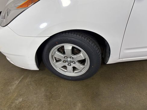 Used 2004 Toyota Prius FWD image 5