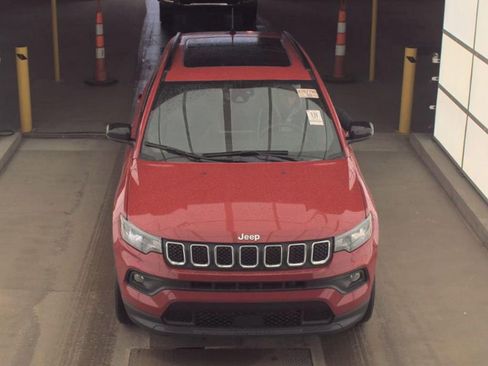Used 2024 Jeep Compass Latitude w/ Sun and Sound Group AWD/4WD image 3