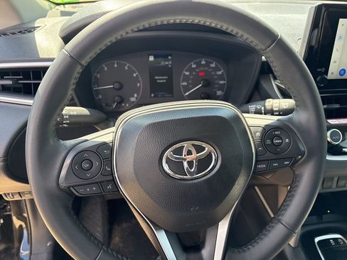 Used 2025 Toyota Corolla Cross LE image 15