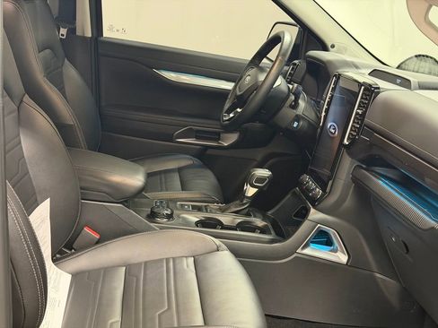 Used 2025 Ford Ranger Lariat w/ Trailer Tow Package image 25