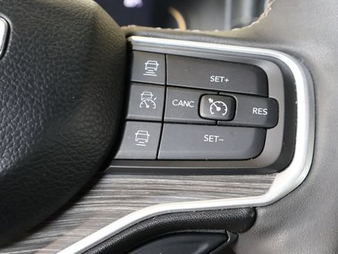 Used 2024 Jeep Wagoneer L Series II w/ Flexible Seating Group AWD/4WD image 22