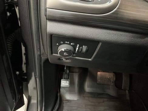 Used 2020 Jeep Grand Cherokee Altitude image 22