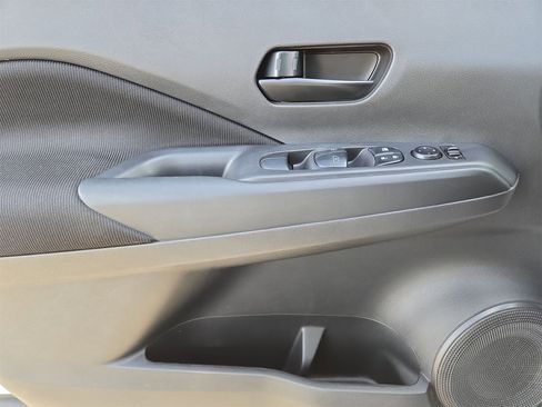 Used 2021 Nissan Kicks S image 15