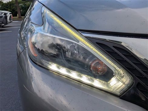 Used 2018 Nissan Murano SV w/ Premium Package image 10