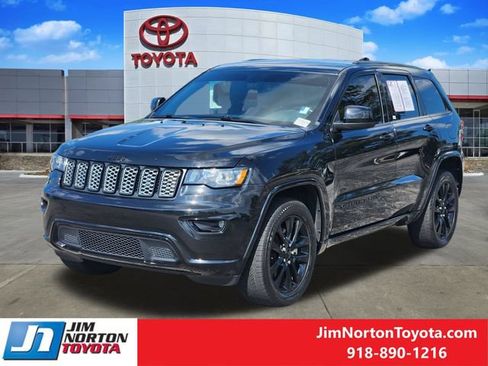Used 2022 Jeep Grand Cherokee Laredo X AWD/4WD image 5