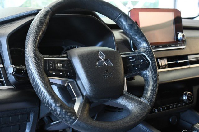 Used 2024 Mitsubishi Outlander ES AWD/4WD image 22