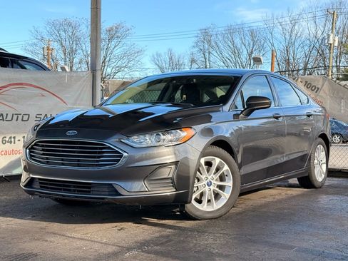 Used 2019 Ford Fusion SE image 1