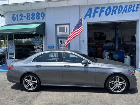 Used 2017 Mercedes-Benz E 300 4MATIC image 5