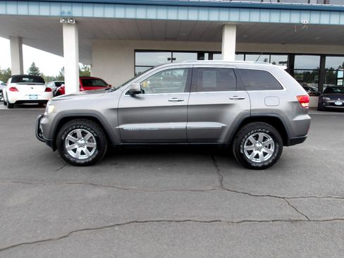 Used 2012 Jeep Grand Cherokee Laredo w/ Laredo E Group image 2