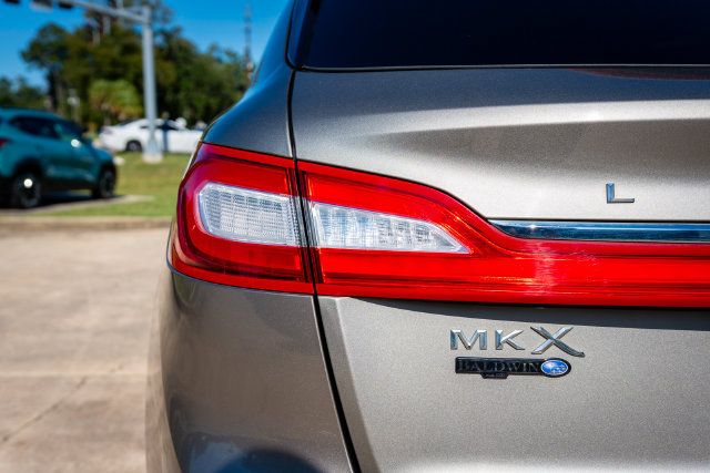 Used 2016 Lincoln MKX Reserve w/ Technology Package FWD image 16