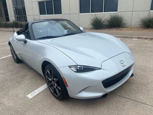 Used 2019 MAZDA MX-5 Miata Grand Touring image 2