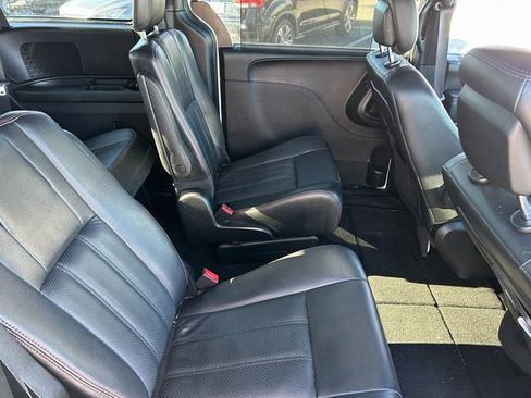 Used 2019 Dodge Grand Caravan GT image 32