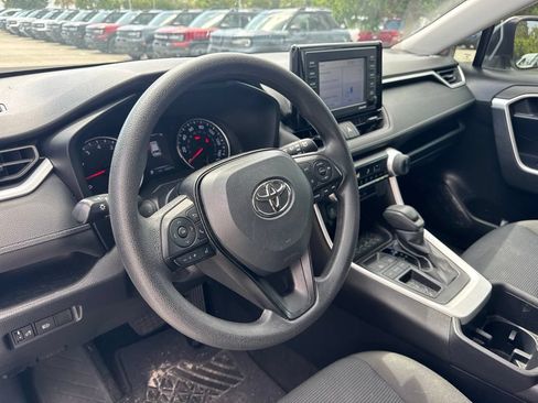 Used 2022 Toyota RAV4 LE FWD image 9
