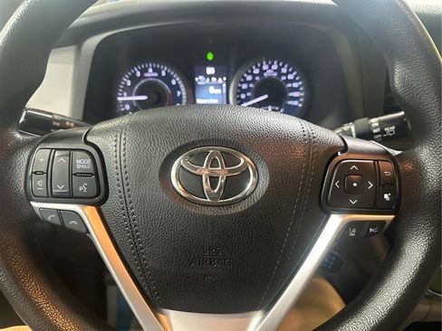 Used 2019 Toyota Sienna LE FWD image 28