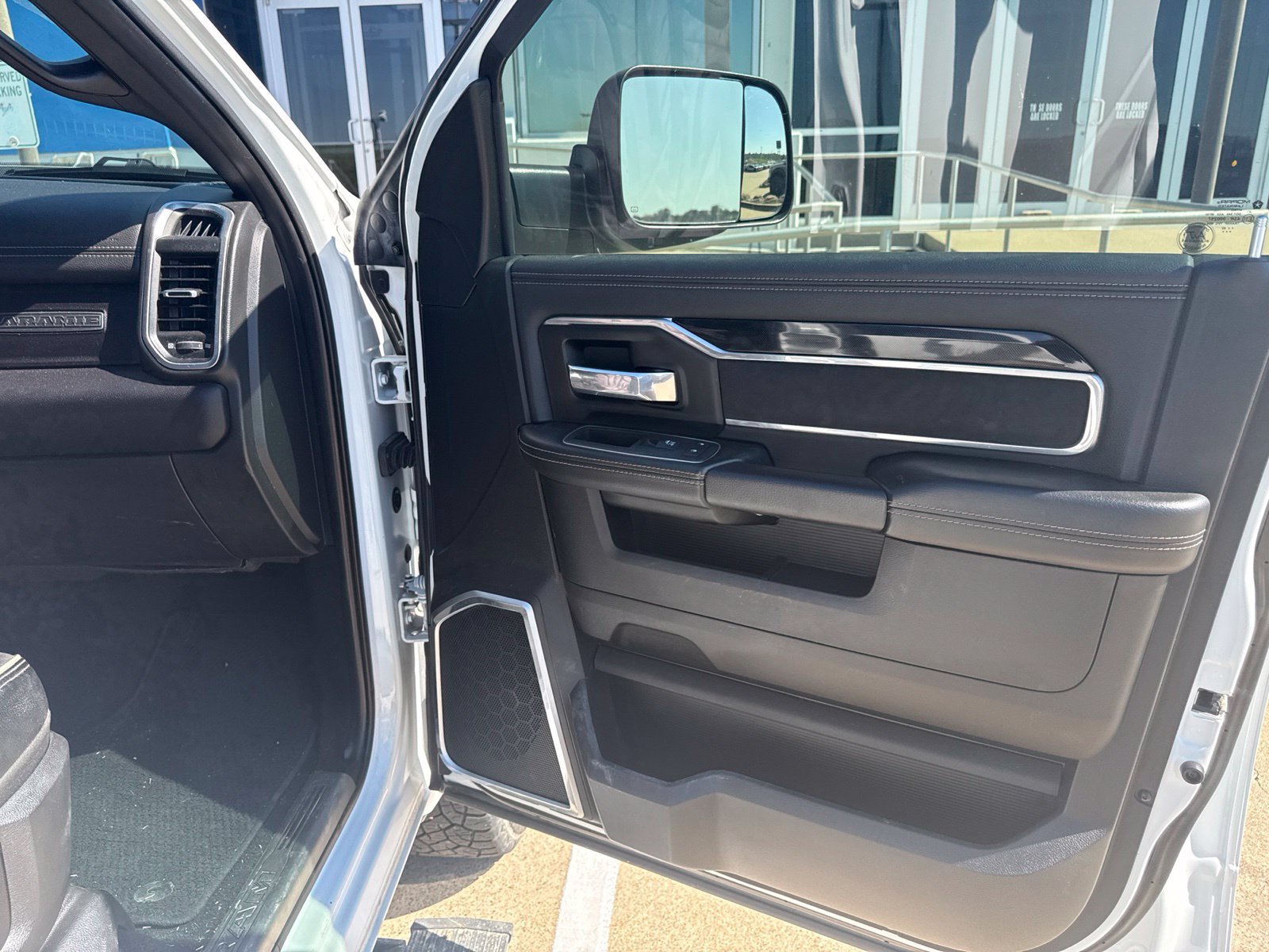 Used 2022 RAM 2500 Laramie w/ Night Edition AWD/4WD image 17