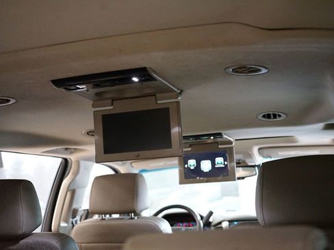 Used 2017 Chevrolet Suburban Premier AWD/4WD image 3