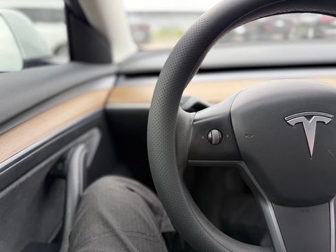 Used 2023 Tesla Model 3 Standard Range RWD image 7