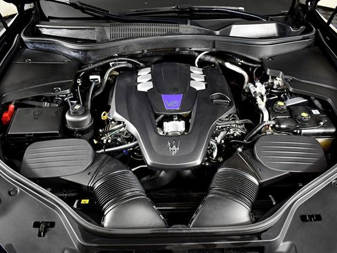 Used 2017 Maserati Levante S image 46