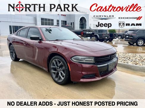 Used 2019 Dodge Charger SXT w/ Blacktop Package RWD image 1
