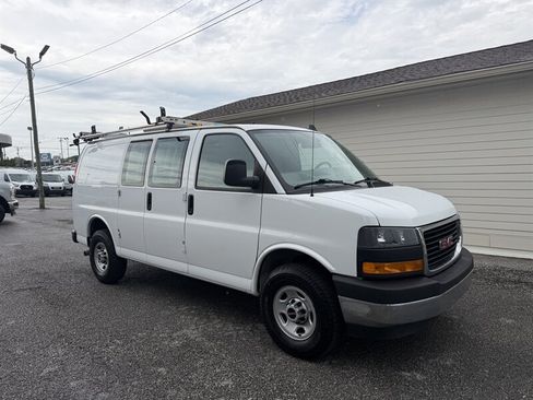 Used 2022 GMC Savana 2500 w/ Chrome Appearance Package RWD image 2