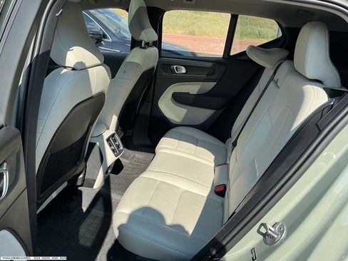 Used 2024 Volvo XC40 B5 Plus w/ Protection Package Premier AWD/4WD image 5