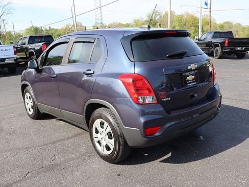 Used 2019 Chevrolet Trax LS FWD image 3