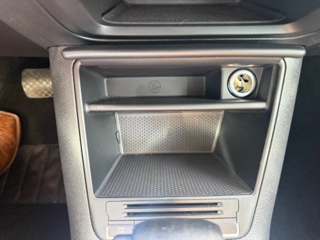 Used 2010 Volkswagen Tiguan SE FWD image 24