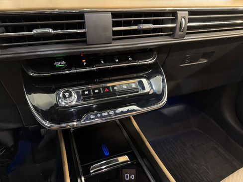 Used 2023 Lincoln Corsair Reserve w/ Equipment Group 202A image 20