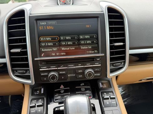 Used 2016 Porsche Cayenne w/ Premium Package AWD/4WD image 38