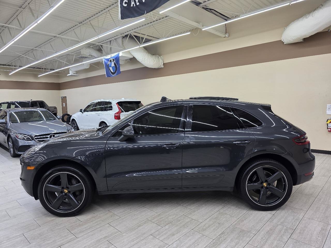 Used 2018 Porsche Macan AWD/4WD image 9