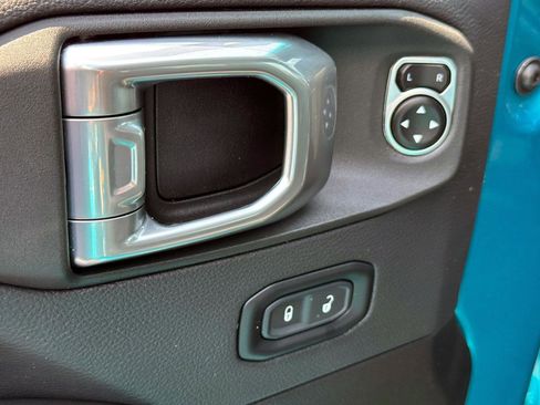 Used 2024 Jeep Wrangler Unlimited Sahara w/ Technology Group image 15