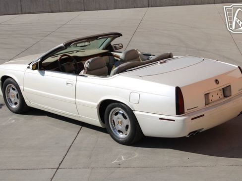 Used 2002 Cadillac Eldorado Touring w/ Preffered Equipment Group image 14