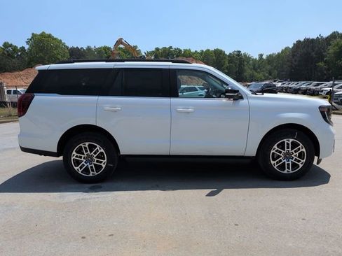 New 2026 Ford Expedition Active RWD image 3