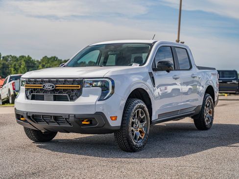 New 2025 Ford Maverick Tremor image 3