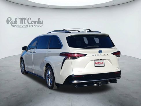 Used 2021 Toyota Sienna Limited image 3